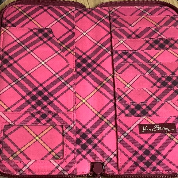 Vera Bradley Travel Organizer Passport Wallet in Piccadilly Plum. - Picture 2 of 7